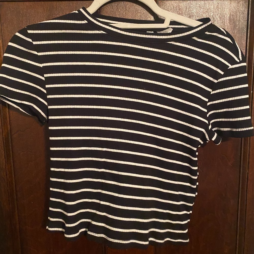H&M Cropped Striped Shirt